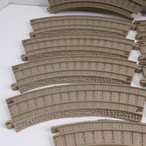 Lot 32 Thomas the Train Track Set With Bridge Supports Plastic - Picture 5 of 10